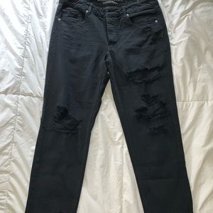 AE Distressed Tomgirl Jean in black